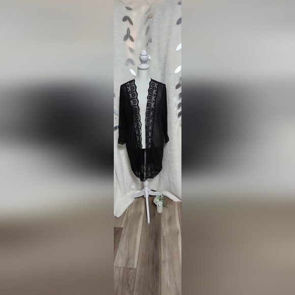 Emery Rose Shear Black Kimono/Bathing Suit Cover. Size: M - Picture 2 of 4